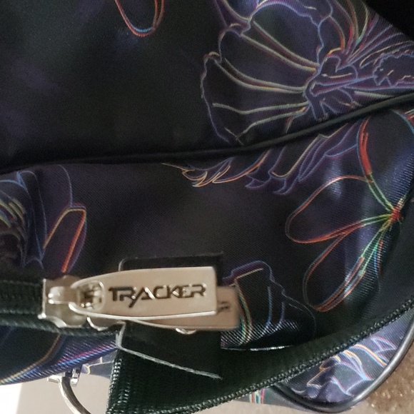 TRACKER Duffel, Gym, Travel Bag, Purple Black. Pristine Condition. Zip Top. - Picture 5 of 13